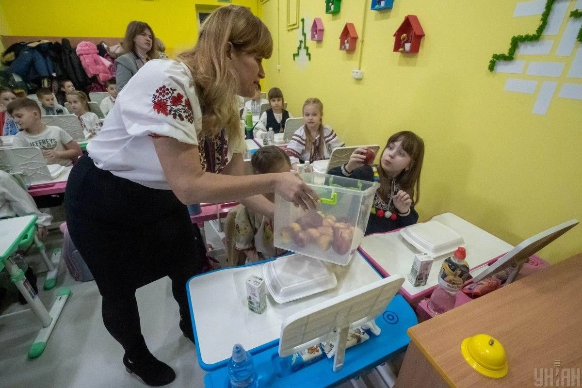 Прем'єр-міністр Сергій Корецький за підсумками засідання уряду 6 серпня повідомляє про підвищення зарплат педагогів та